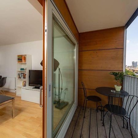 Room With Private Bathroom In A Modern Two Bedroom Two Bathroom Flat Λονδίνο Εξωτερικό φωτογραφία