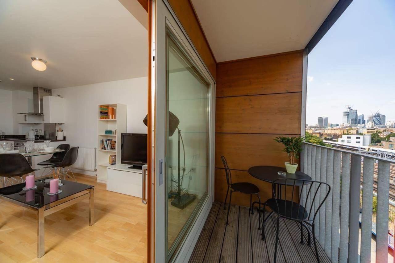 Room With Private Bathroom In A Modern Two Bedroom Two Bathroom Flat Λονδίνο Εξωτερικό φωτογραφία