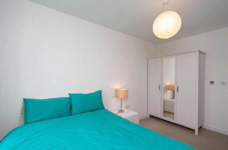 Room With Private Bathroom In A Modern Two Bedroom Two Bathroom Flat Λονδίνο Εξωτερικό φωτογραφία
