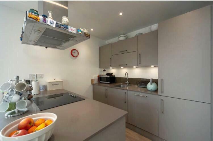 Room With Private Bathroom In A Modern Two Bedroom Two Bathroom Flat Λονδίνο Εξωτερικό φωτογραφία