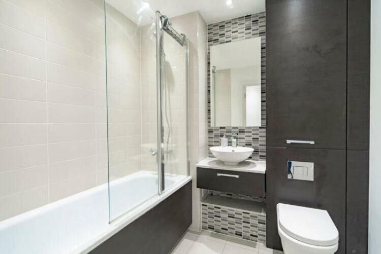Room With Private Bathroom In A Modern Two Bedroom Two Bathroom Flat Λονδίνο Εξωτερικό φωτογραφία