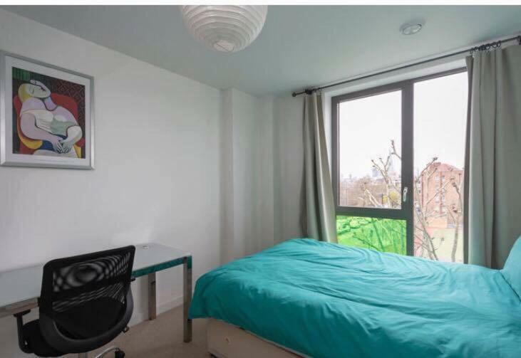 Room With Private Bathroom In A Modern Two Bedroom Two Bathroom Flat Λονδίνο Εξωτερικό φωτογραφία
